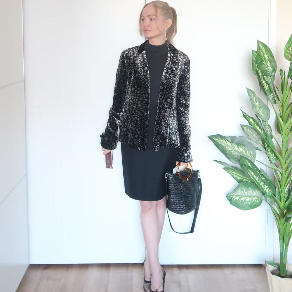 𝅺Anthropologie Elevenses Black Velvet Floral Single Breasted Blazer / Jacket